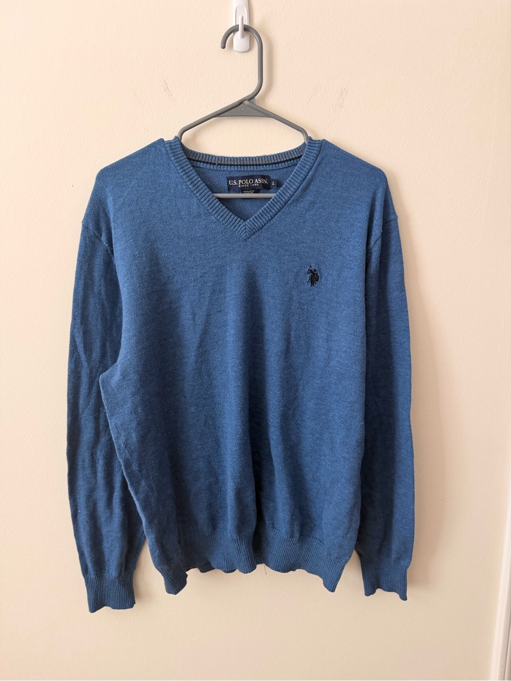 U.S. Polo Assn. Men's Heathered Blue V-Neck Sweater